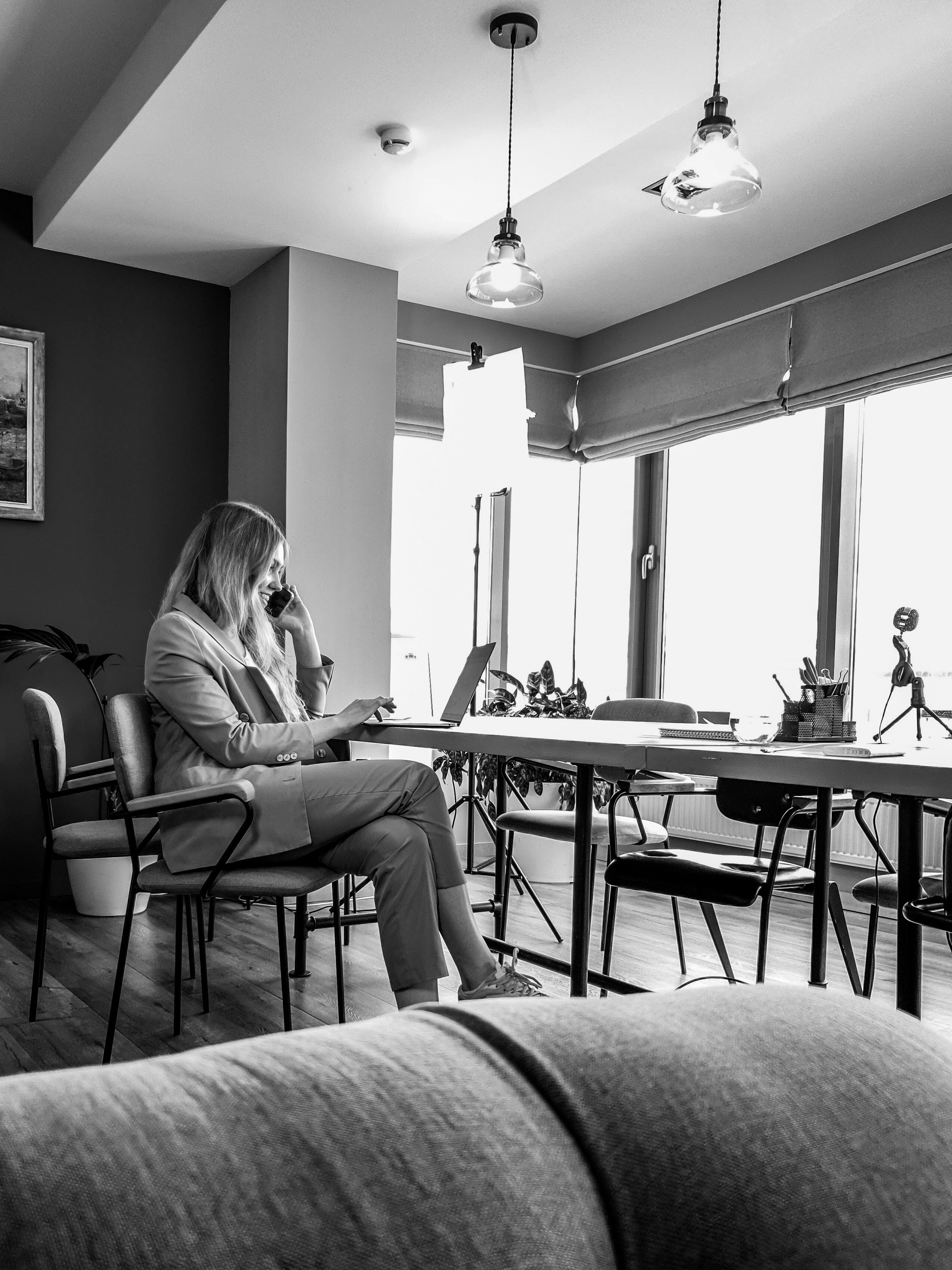 women drinking coffee